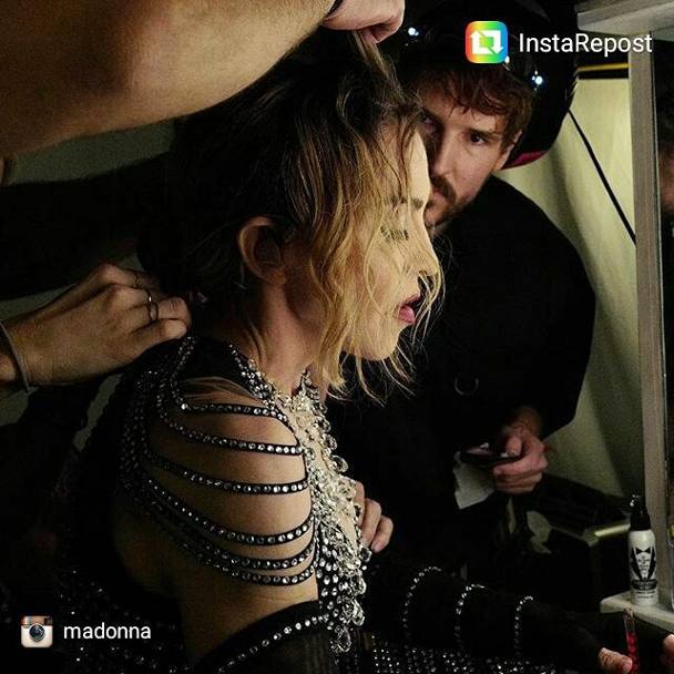 Madonna con Aaron Henrikson, il suo personal Make-Up Artist per il Rebel Heart Tour (Instagram)